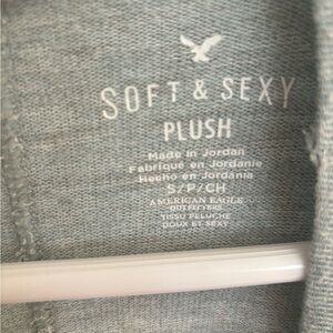 Soft and sexy plush American eagle sweater grey/blue